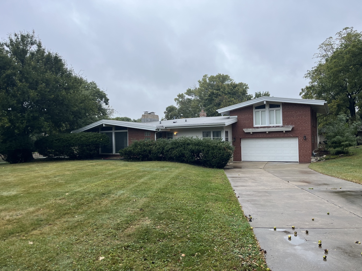 328 Walnut Lane, Oak Brook, IL 60523