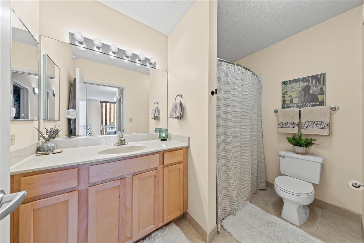 222 N Columbus Drive #1502, Chicago, IL 60601