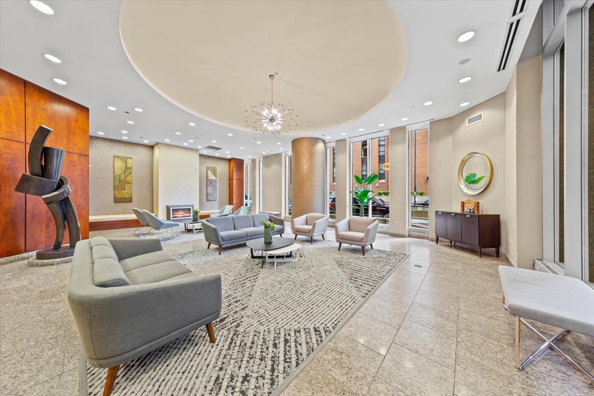 222 N Columbus Drive #1502, Chicago, IL 60601