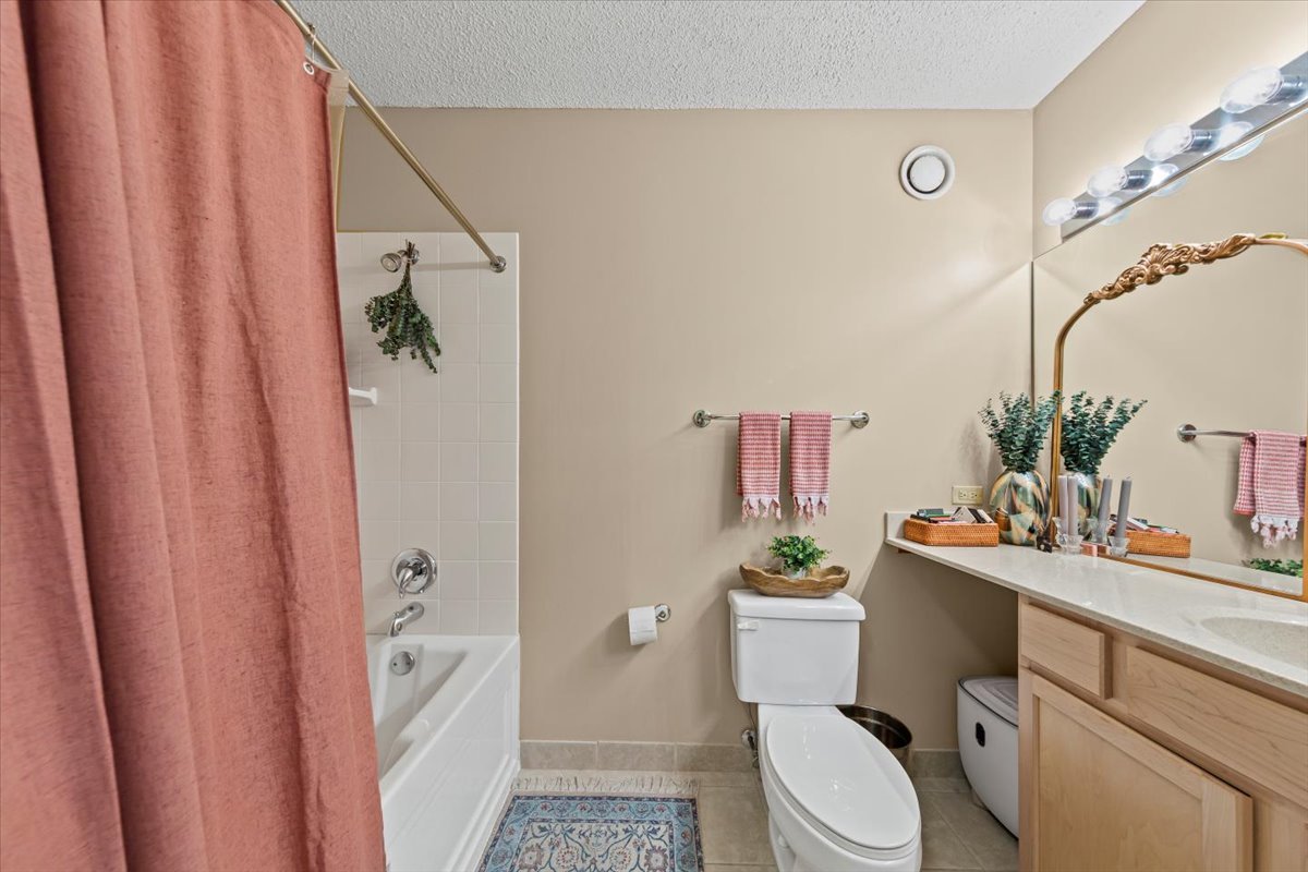 222 N Columbus Drive #1502, Chicago, IL 60601