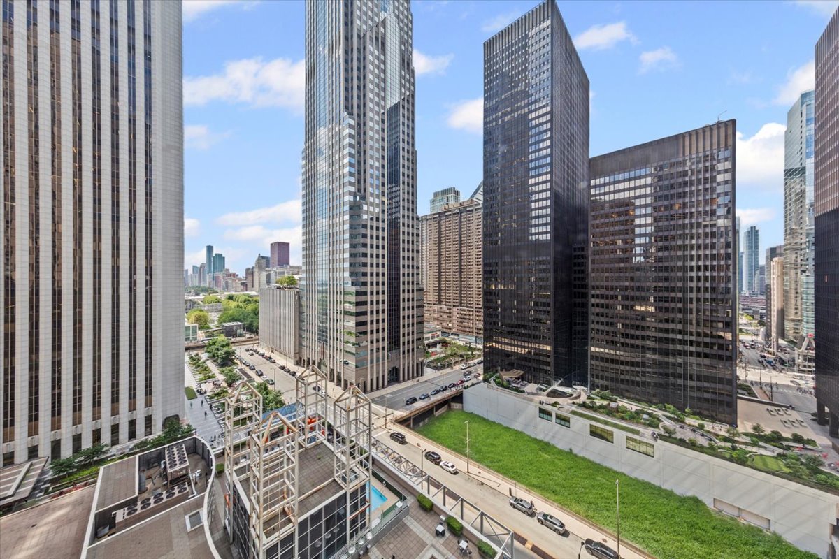 222 N Columbus Drive #1502, Chicago, IL 60601
