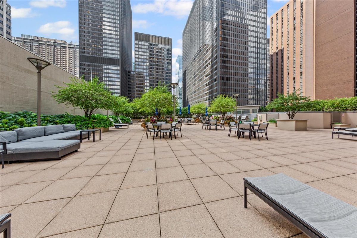 222 N Columbus Drive #1502, Chicago, IL 60601