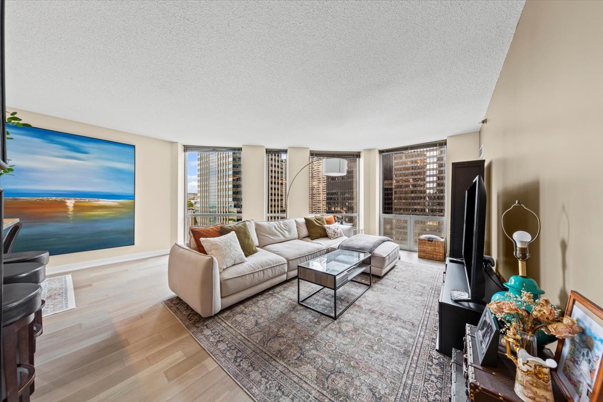 222 N Columbus Drive #1502, Chicago, IL 60601