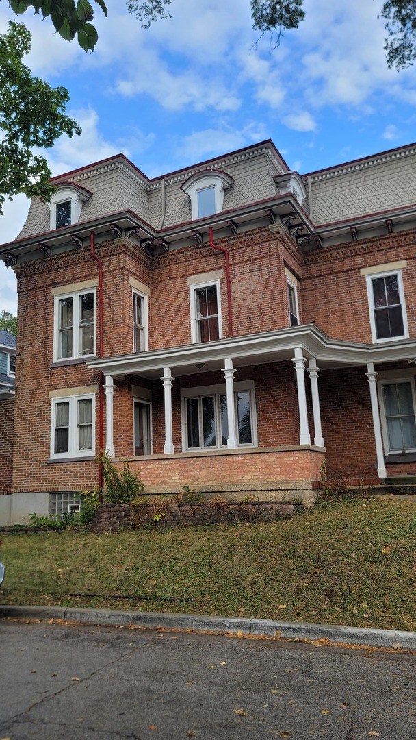 117 Tennyson Court, Elgin, IL 60120