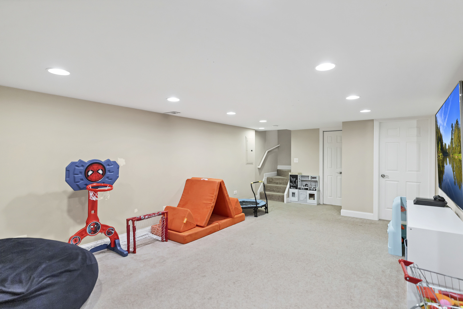 888 Geneva Drive, Geneva, IL 60134