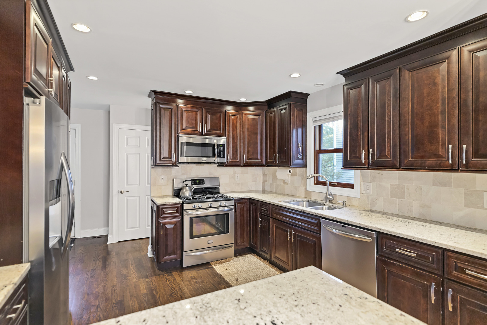 888 Geneva Drive, Geneva, IL 60134