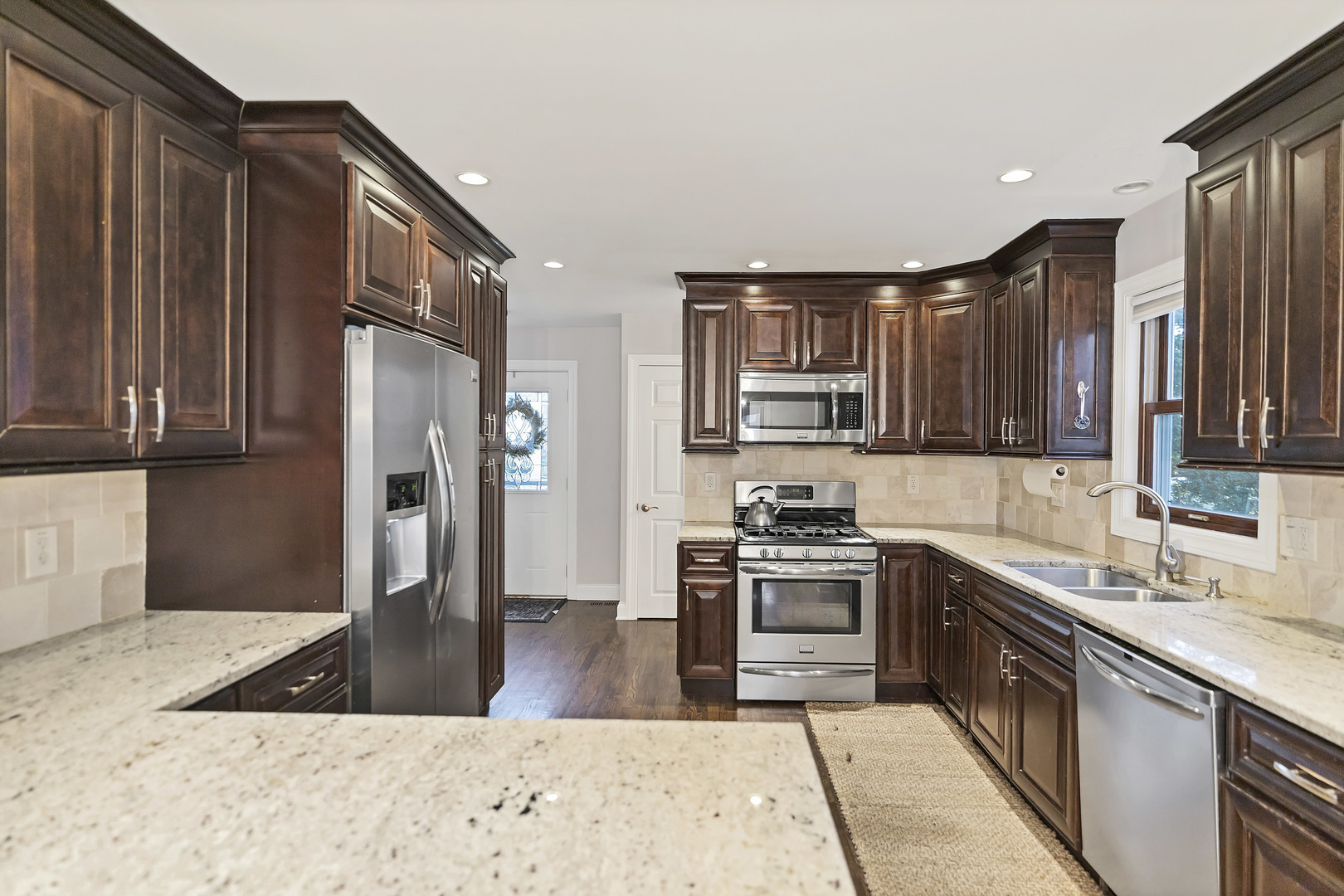 888 Geneva Drive, Geneva, IL 60134