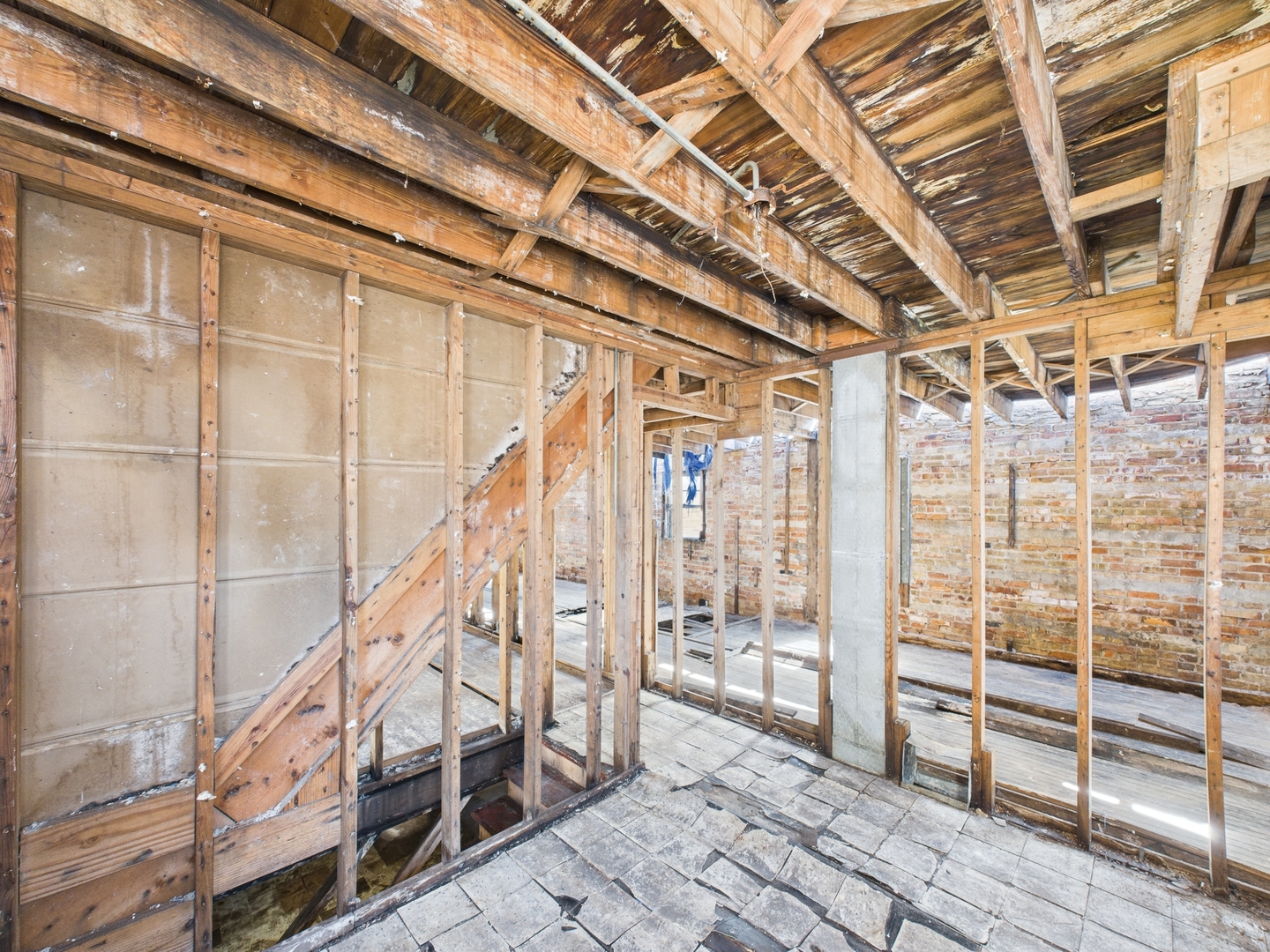 9832 S Calumet Avenue, Chicago, IL 60628