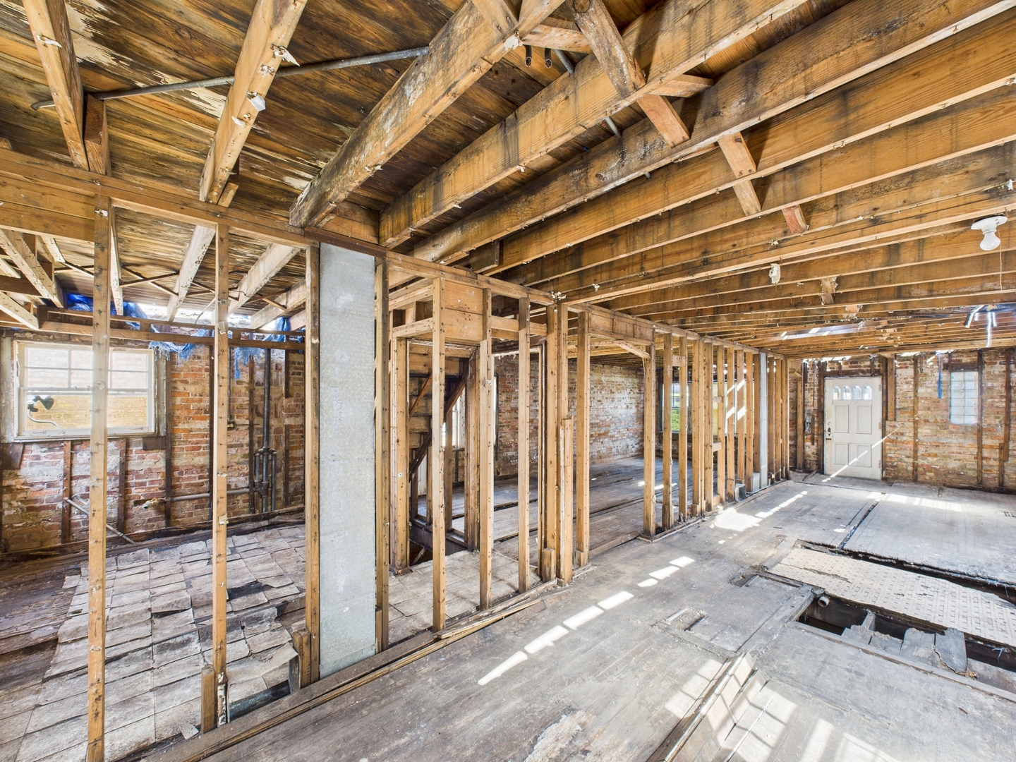 9832 S Calumet Avenue, Chicago, IL 60628