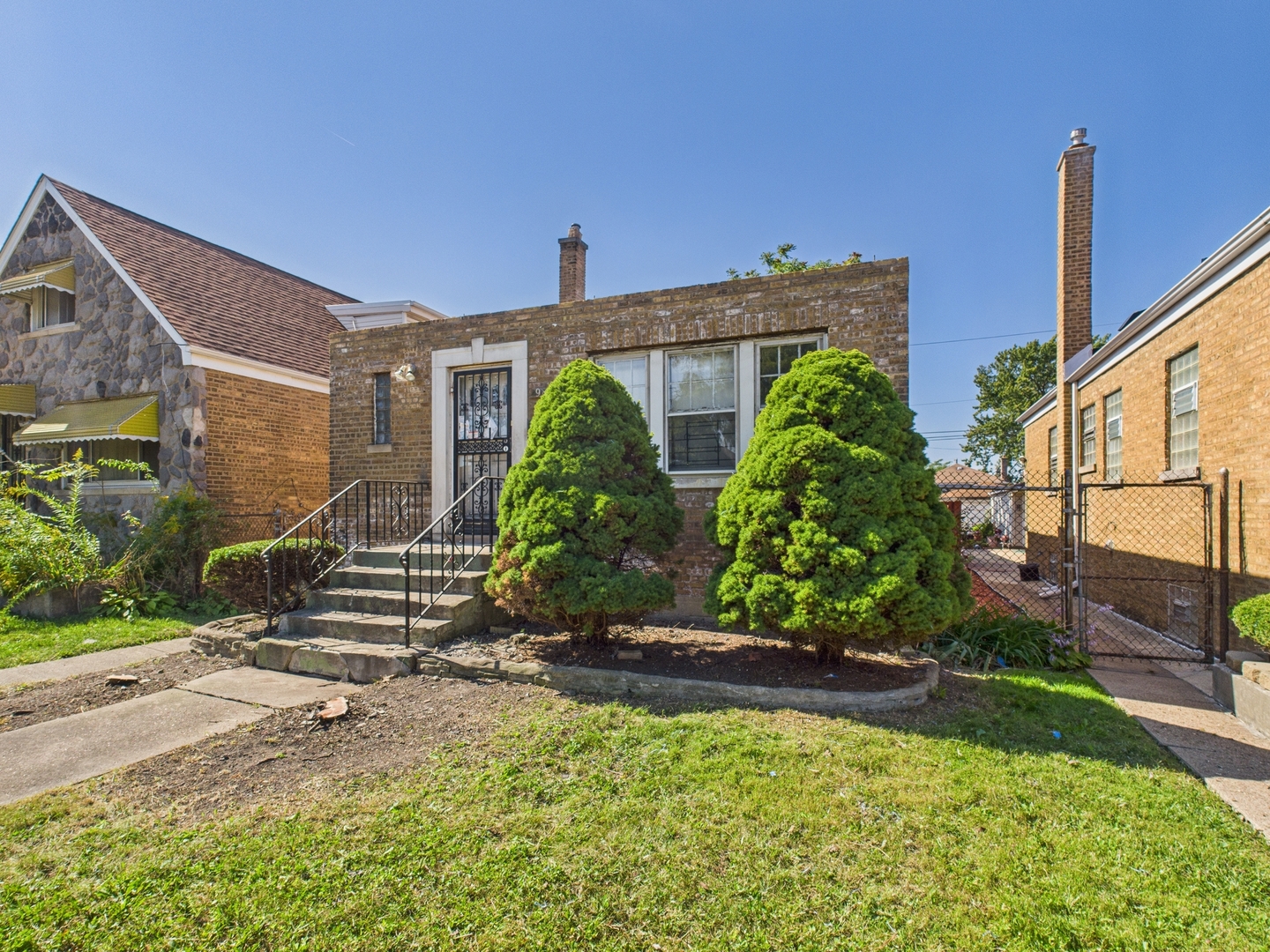 9832 S Calumet Avenue, Chicago, IL 60628
