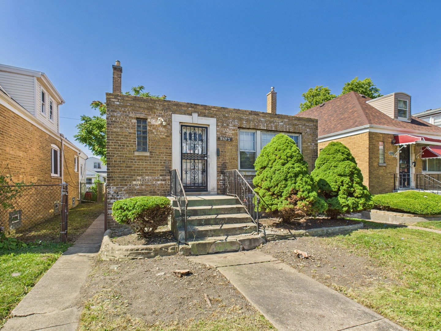 9832 S Calumet Avenue, Chicago, IL 60628