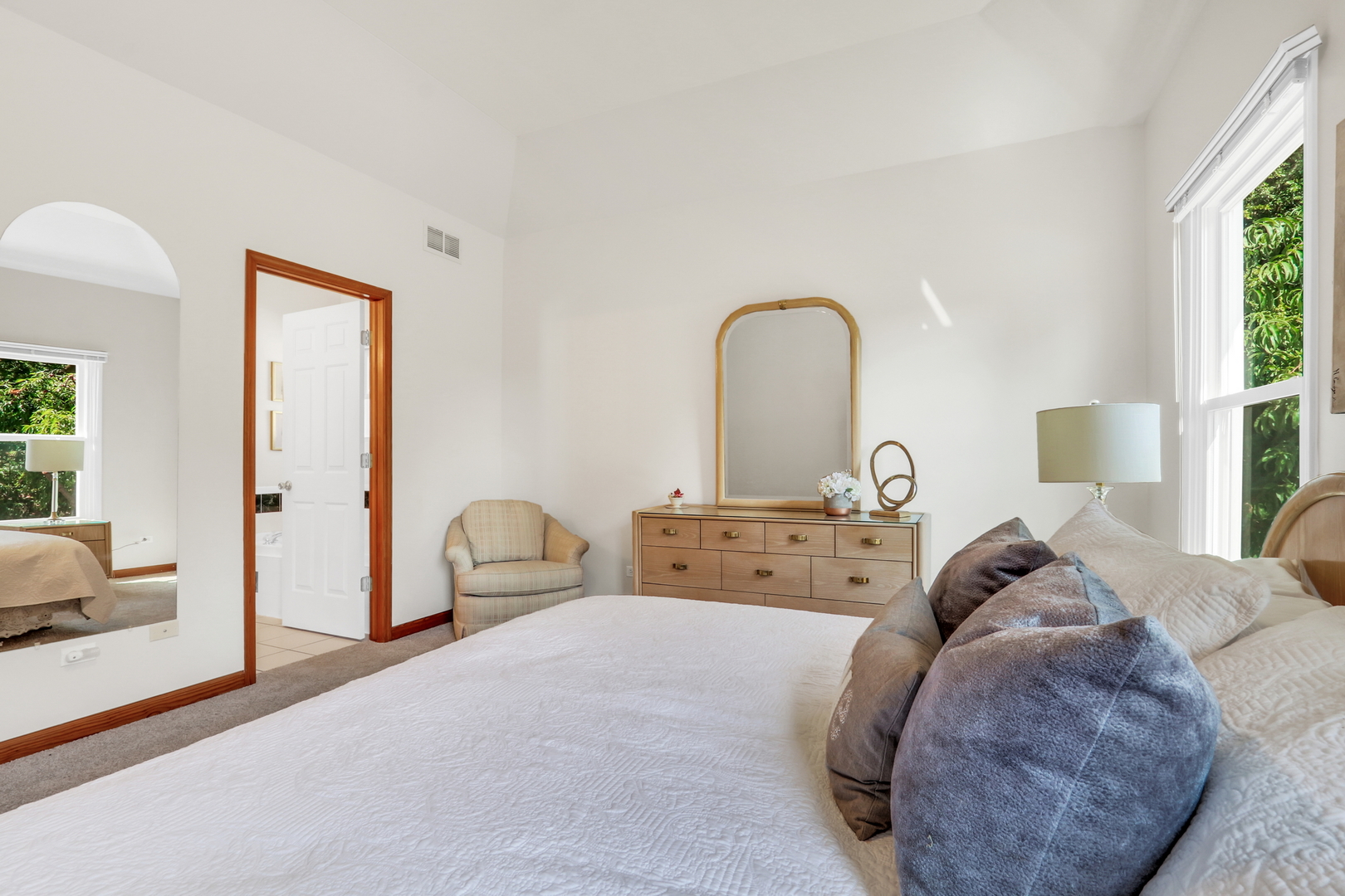 1075 Suffolk Court, Gurnee, IL 60031