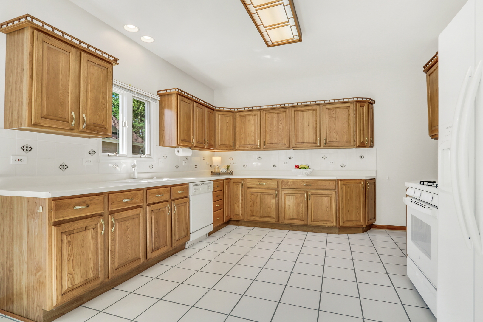 1075 Suffolk Court, Gurnee, IL 60031