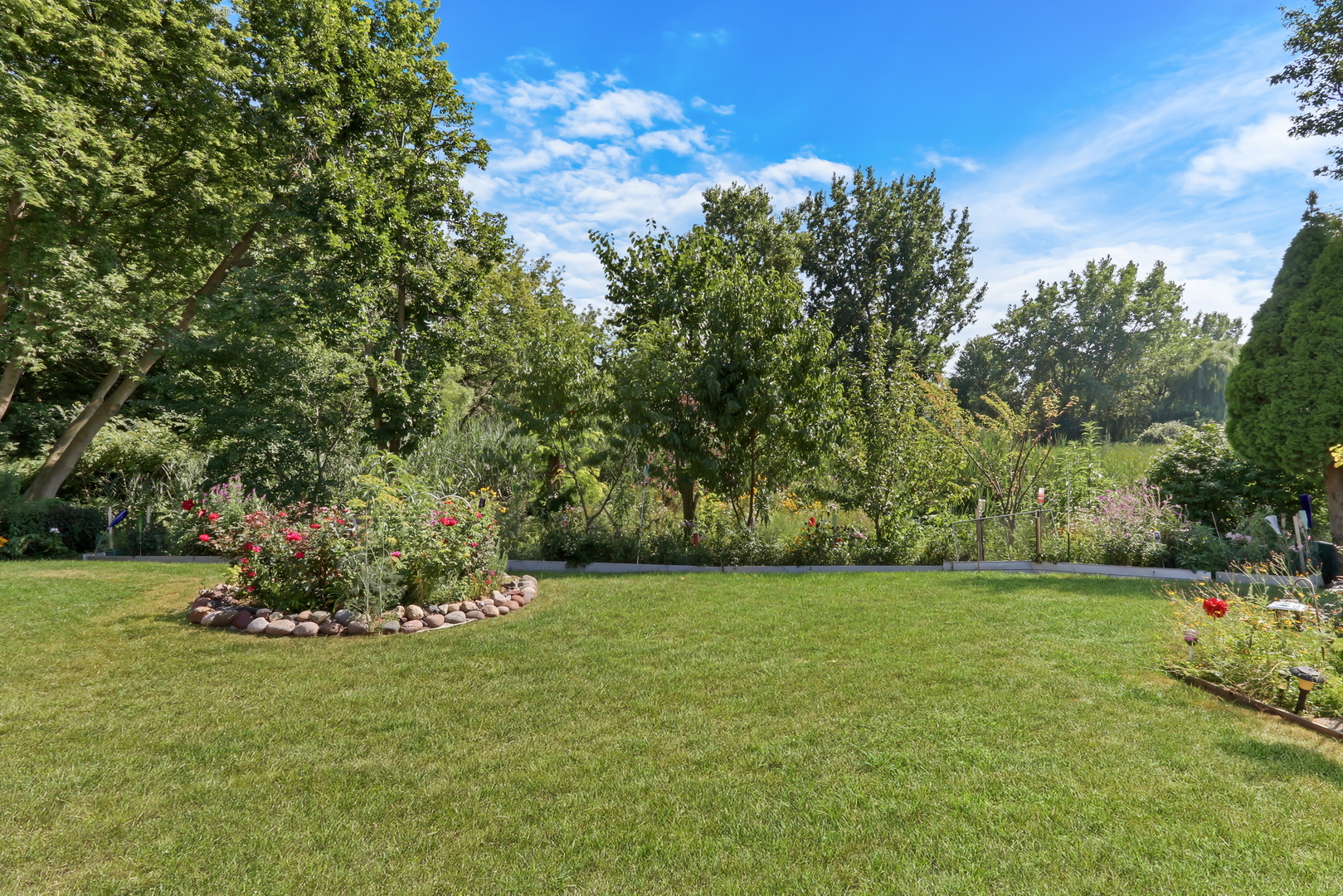 1075 Suffolk Court, Gurnee, IL 60031