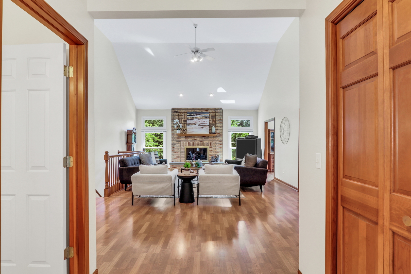 1075 Suffolk Court, Gurnee, IL 60031