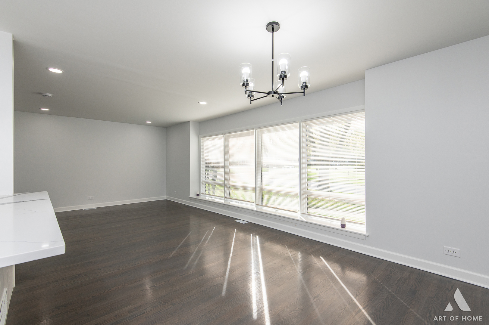 251 N Pleasant Drive, Glenwood, IL 60425