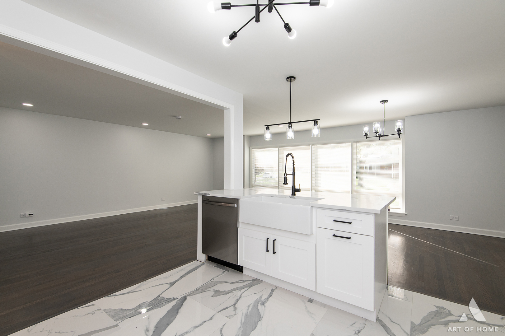 251 N Pleasant Drive, Glenwood, IL 60425