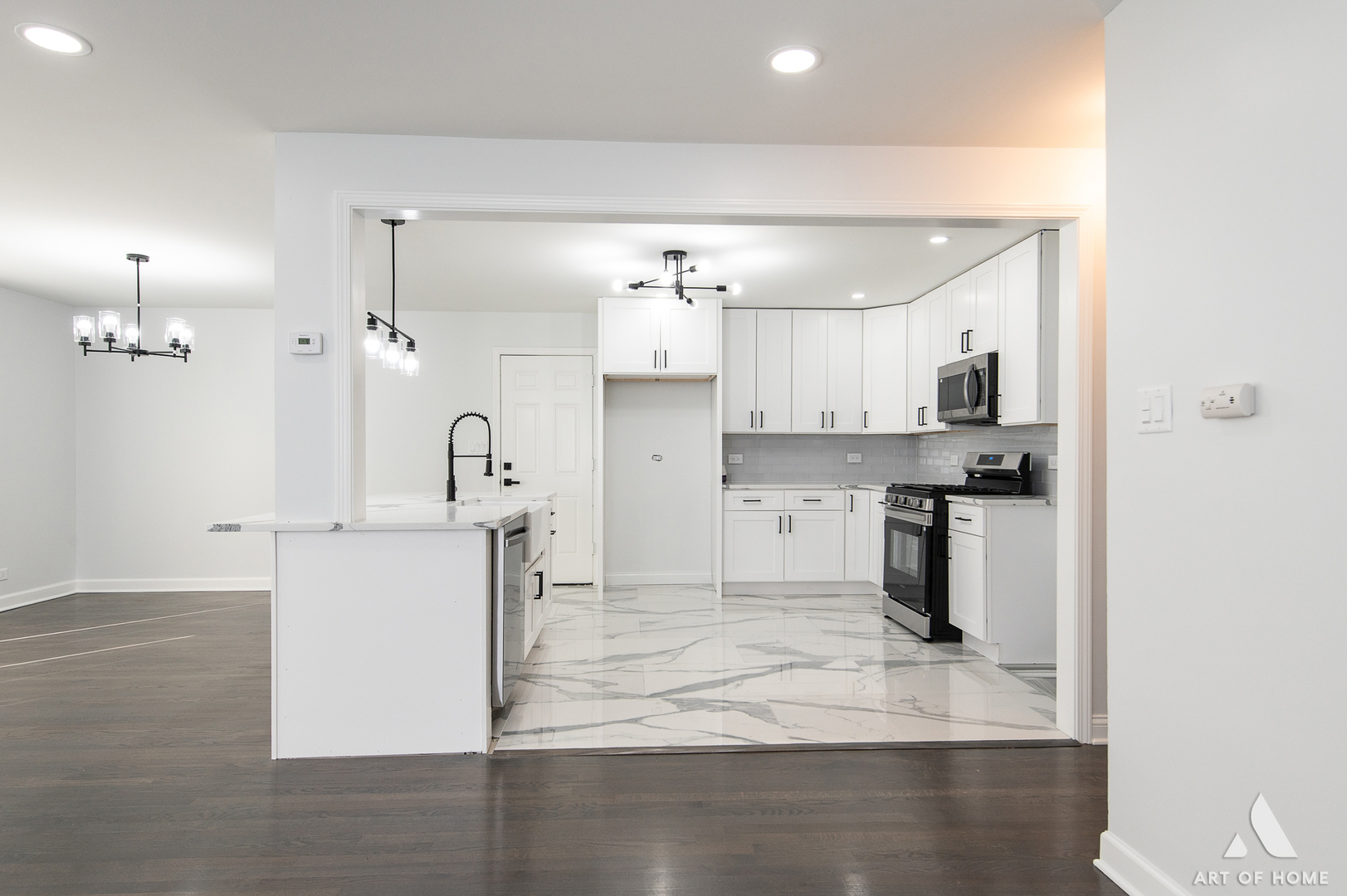 251 N Pleasant Drive, Glenwood, IL 60425