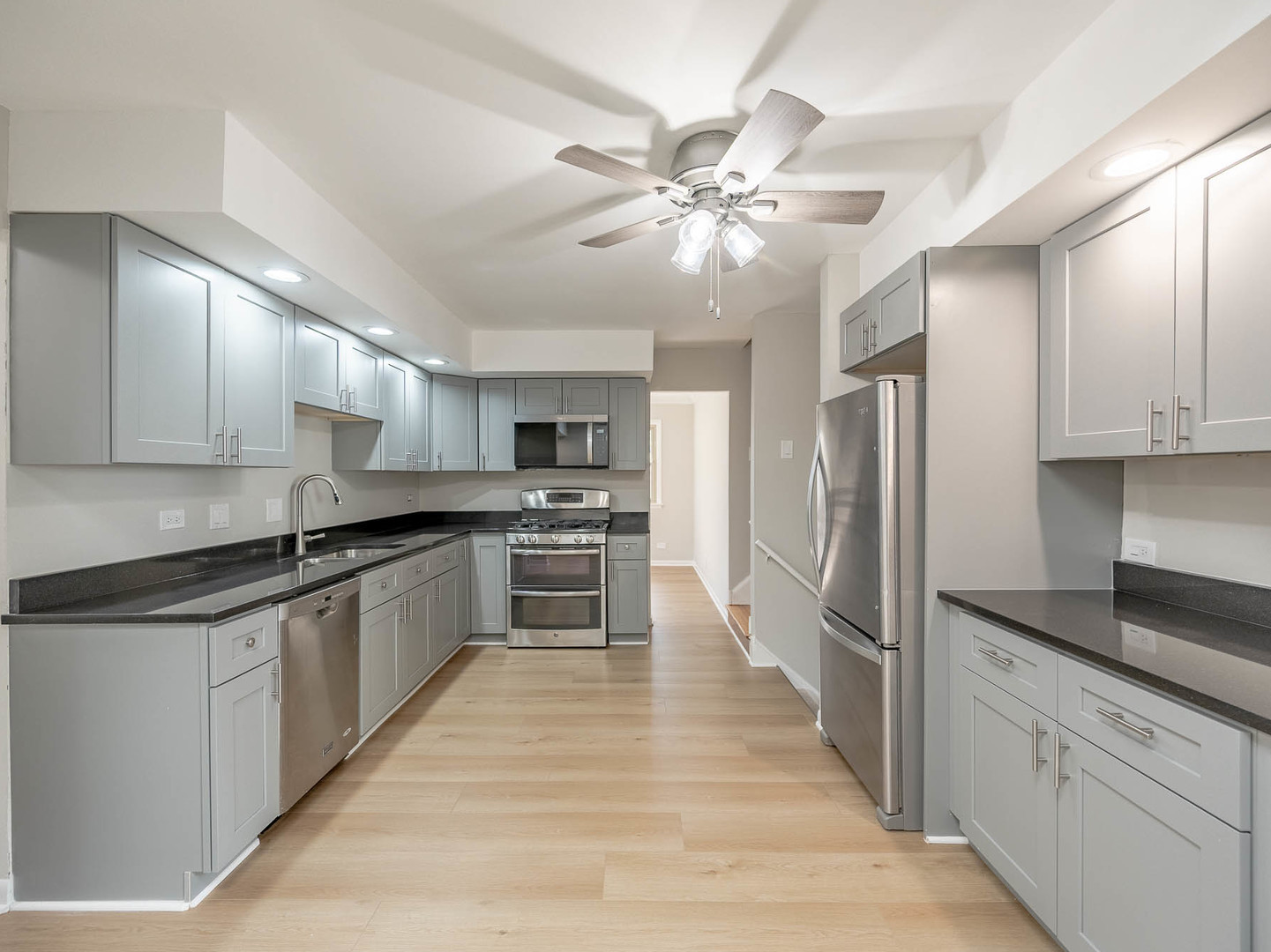 978 Sycamore Lane, Bartlett, IL 60103