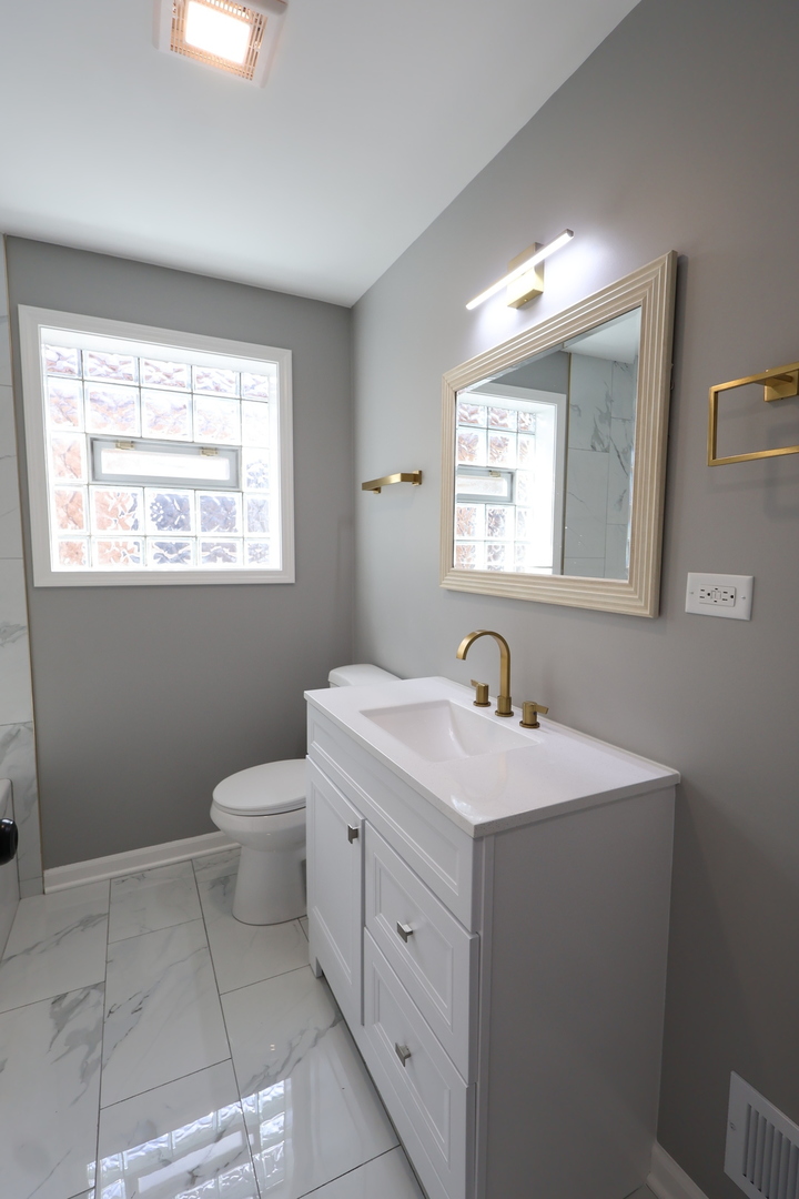 12420 S Aberdeen Street, Calumet Park, IL 60827