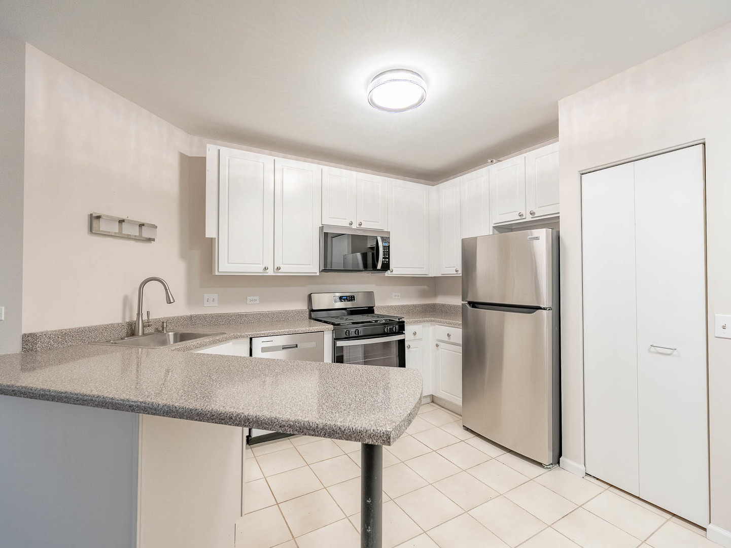 630 N State Street #2204, Chicago, IL 60654