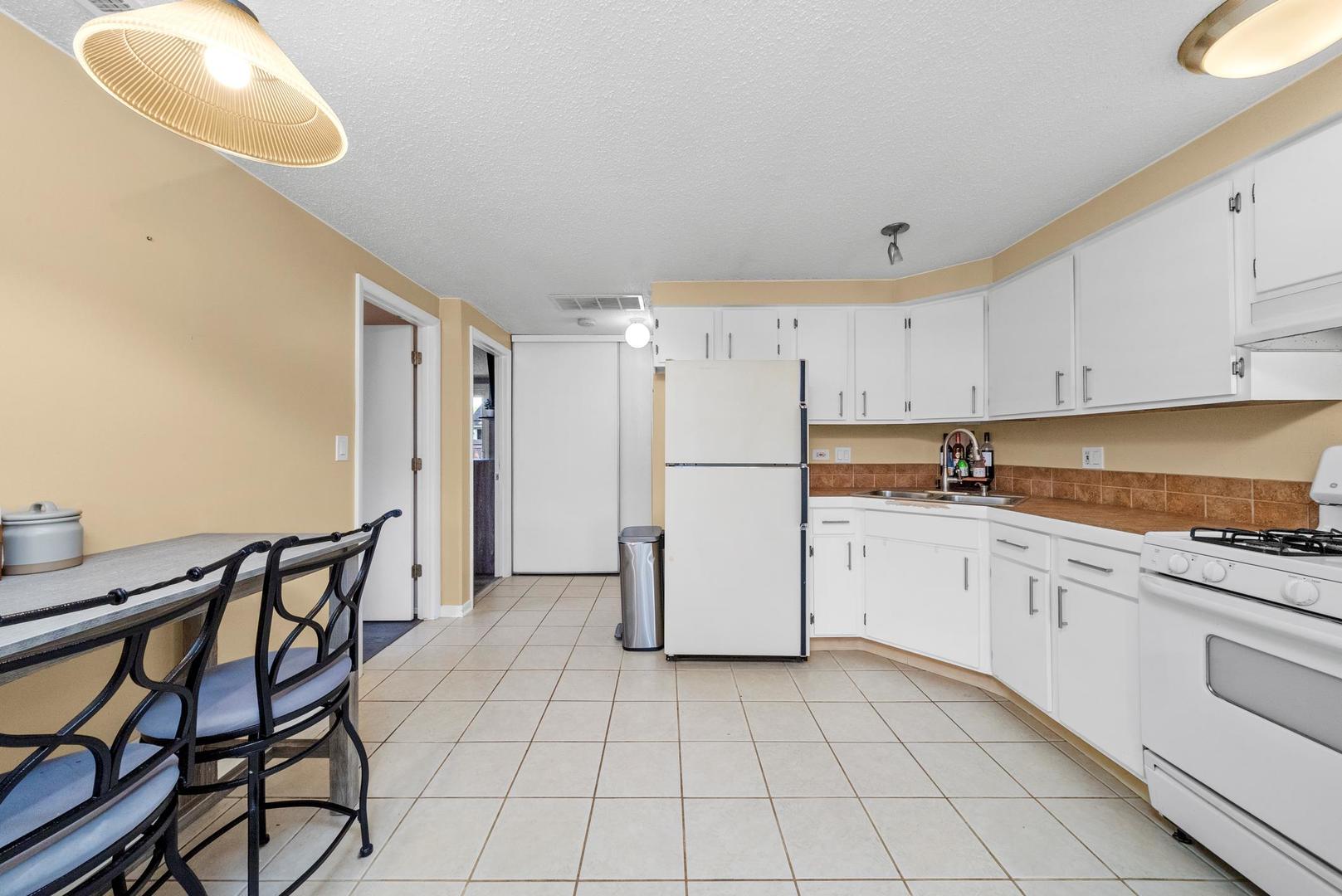 1096 Pheasant Run Lane, Aurora, IL 60504