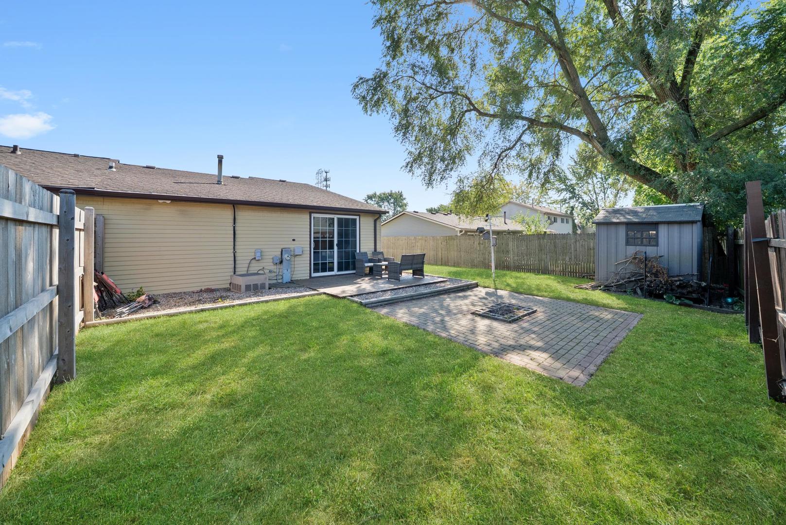 1096 Pheasant Run Lane, Aurora, IL 60504