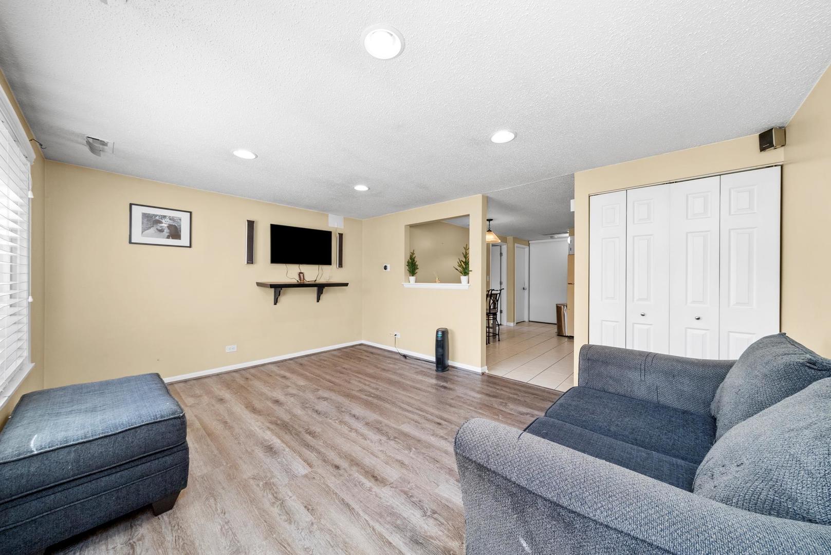 1096 Pheasant Run Lane, Aurora, IL 60504