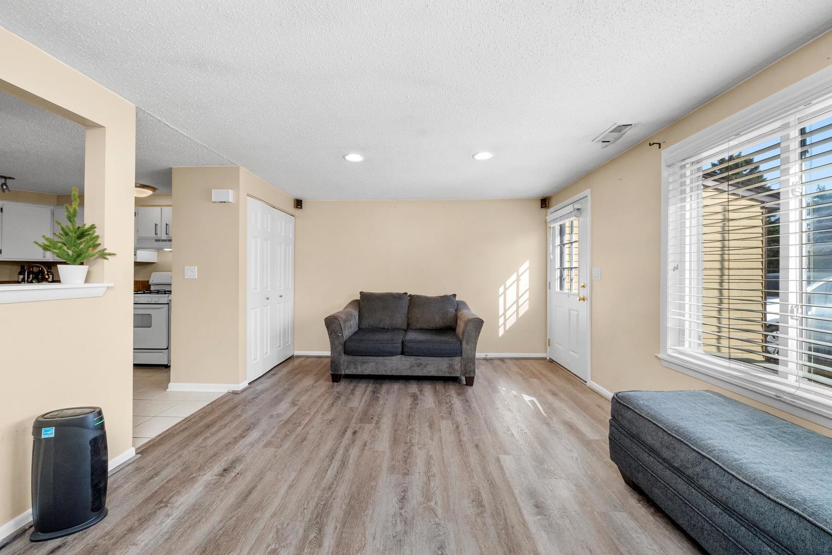 1096 Pheasant Run Lane, Aurora, IL 60504