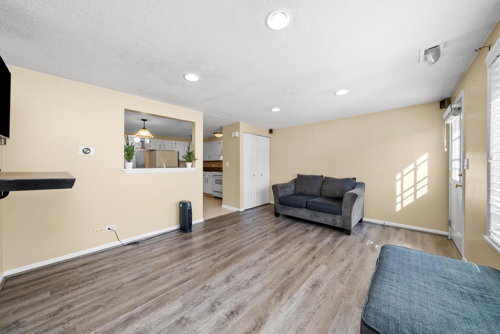 1096 Pheasant Run Lane, Aurora, IL 60504