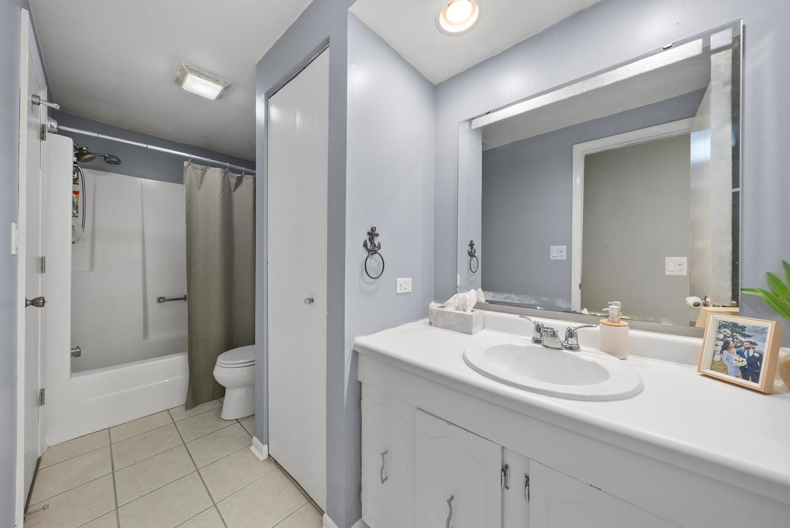 1096 Pheasant Run Lane, Aurora, IL 60504