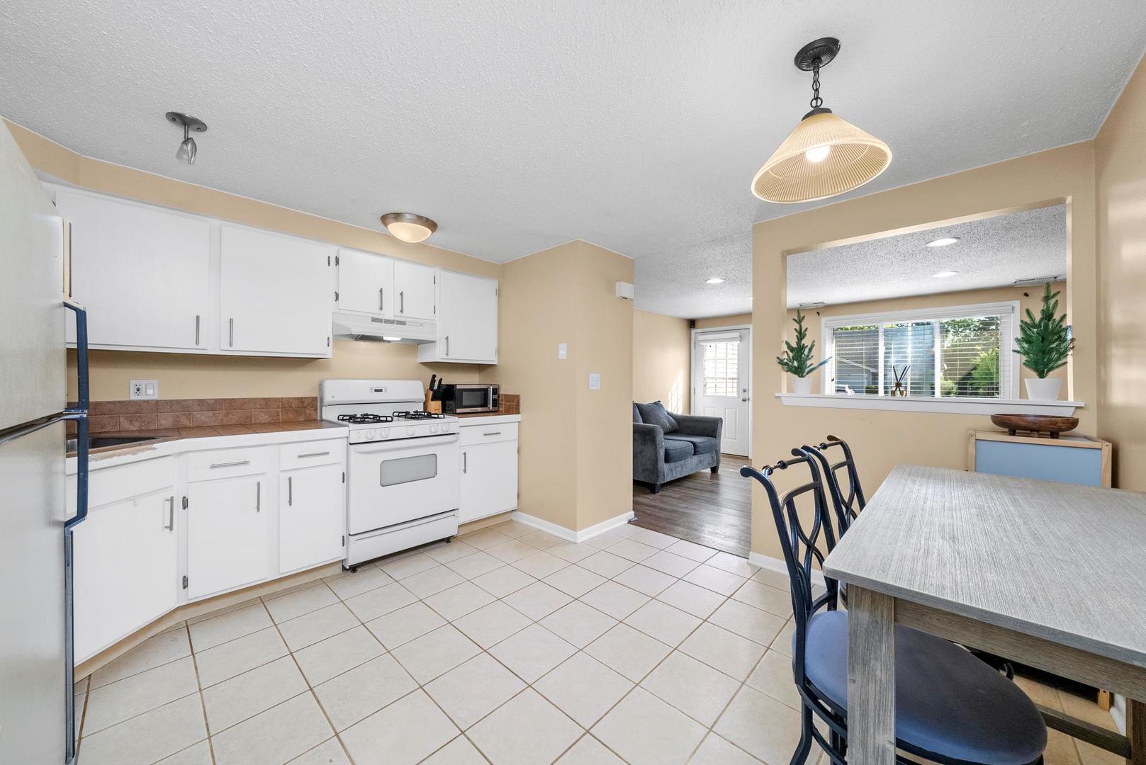 1096 Pheasant Run Lane, Aurora, IL 60504