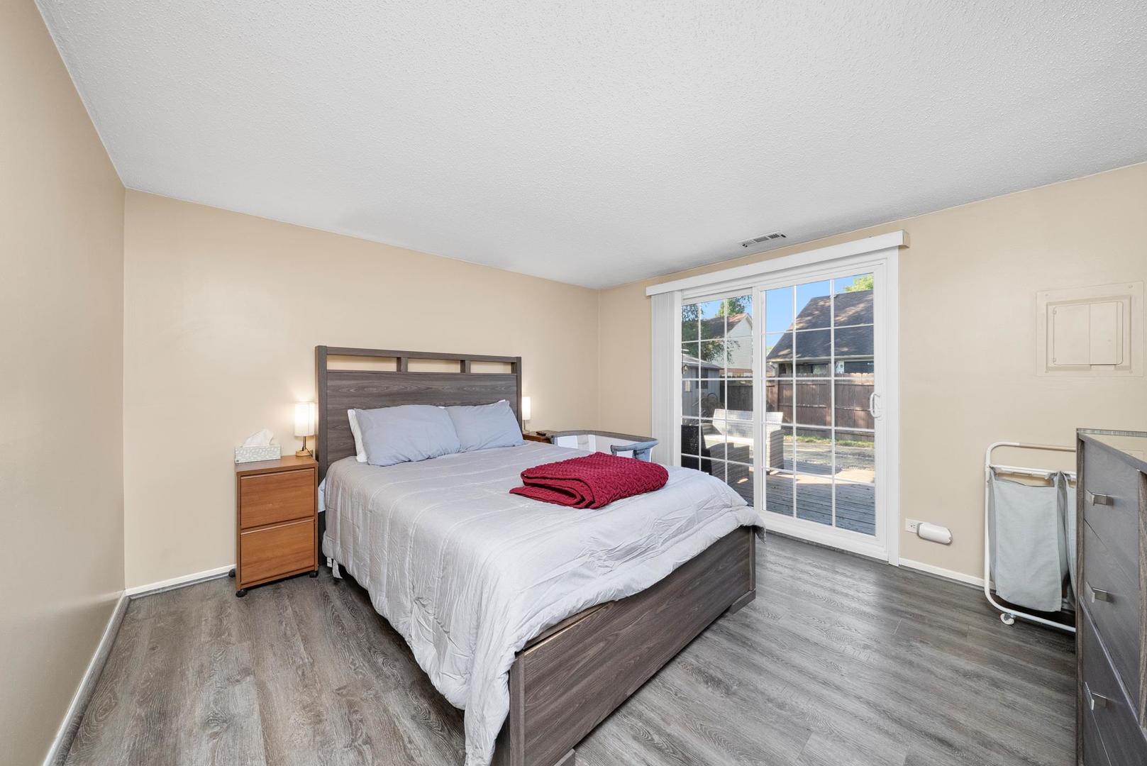 1096 Pheasant Run Lane, Aurora, IL 60504