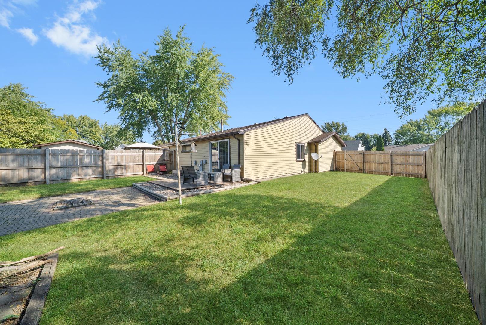 1096 Pheasant Run Lane, Aurora, IL 60504