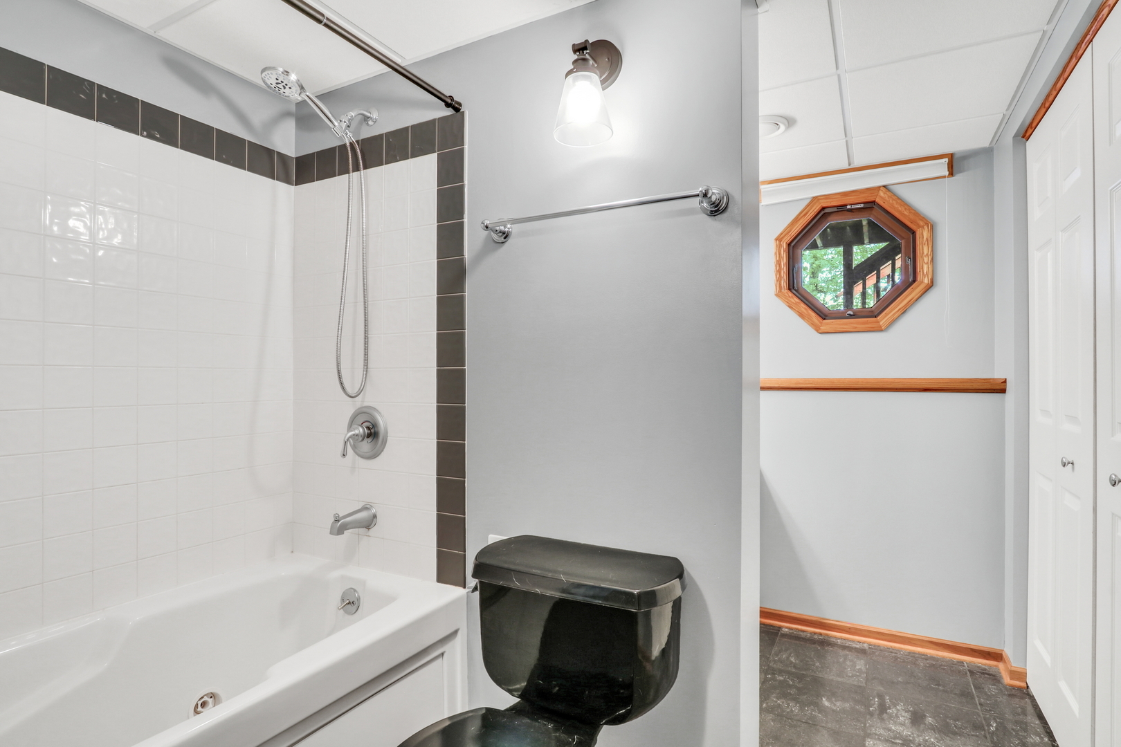 18 Sheehan Drive, Lake Villa, IL 60046