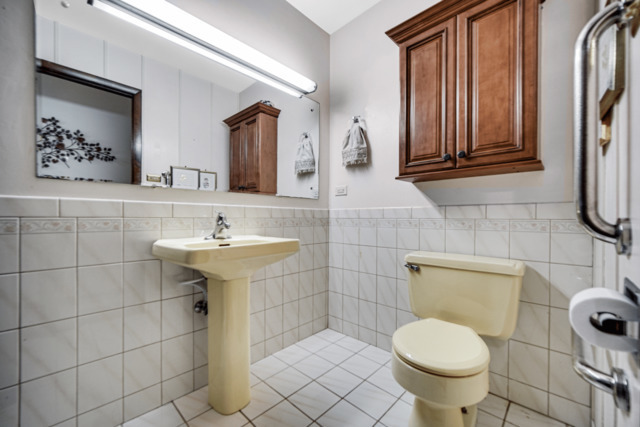 15301 Cherry Lane, Oak Forest, IL 60452