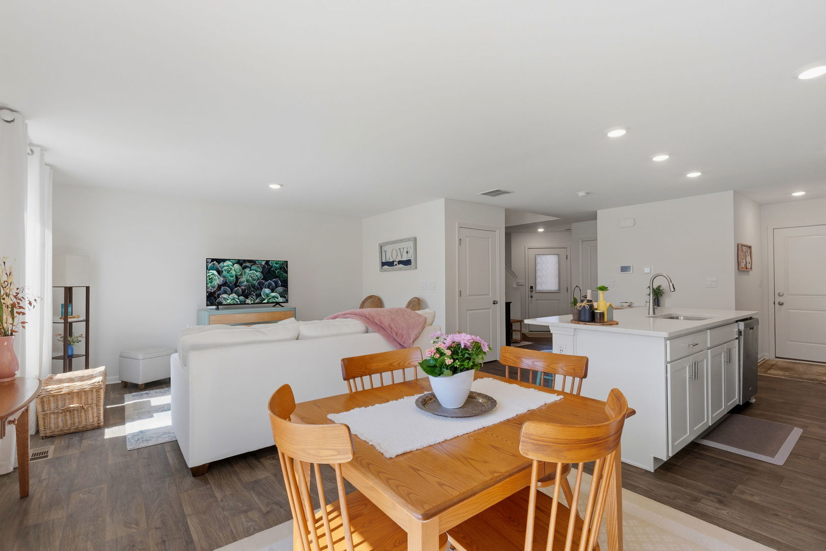 717 Wellington Lane, Cary, IL 60013