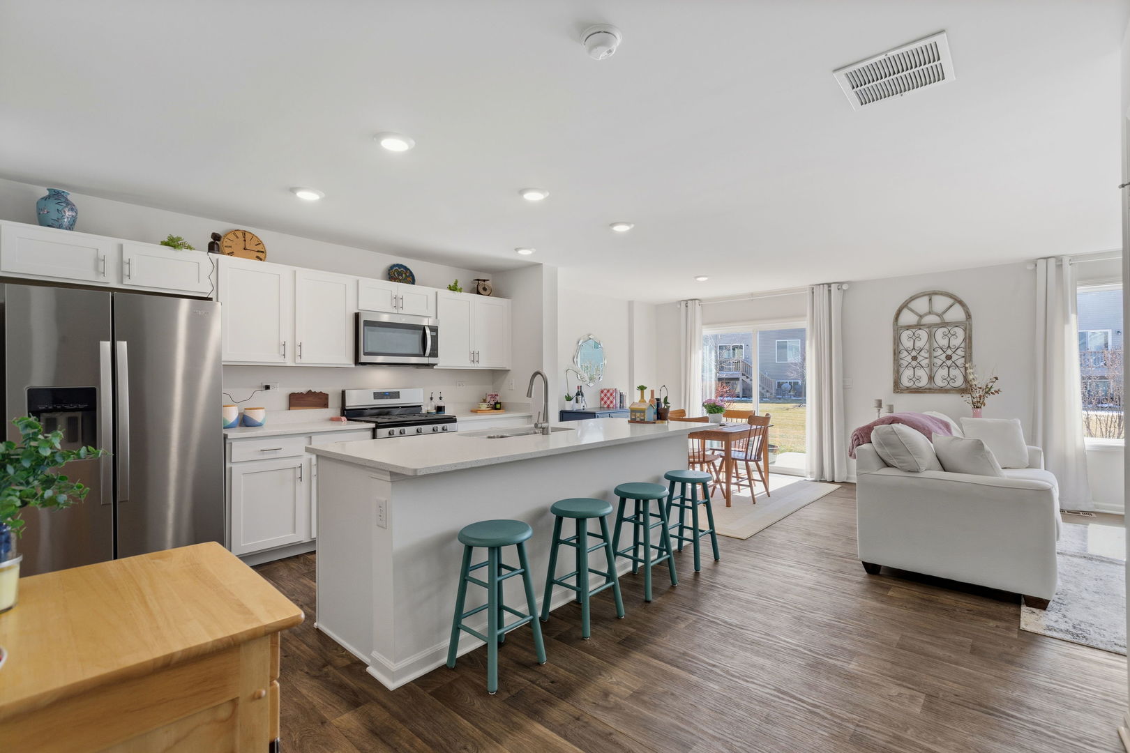 717 Wellington Lane, Cary, IL 60013