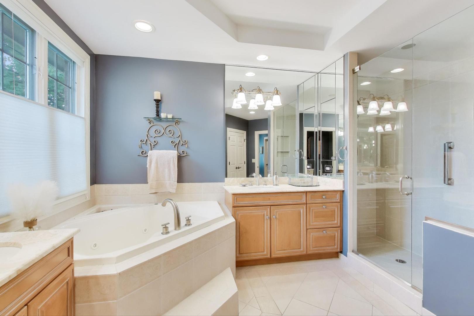 2050 Meadowview Court, Northbrook, IL 60062