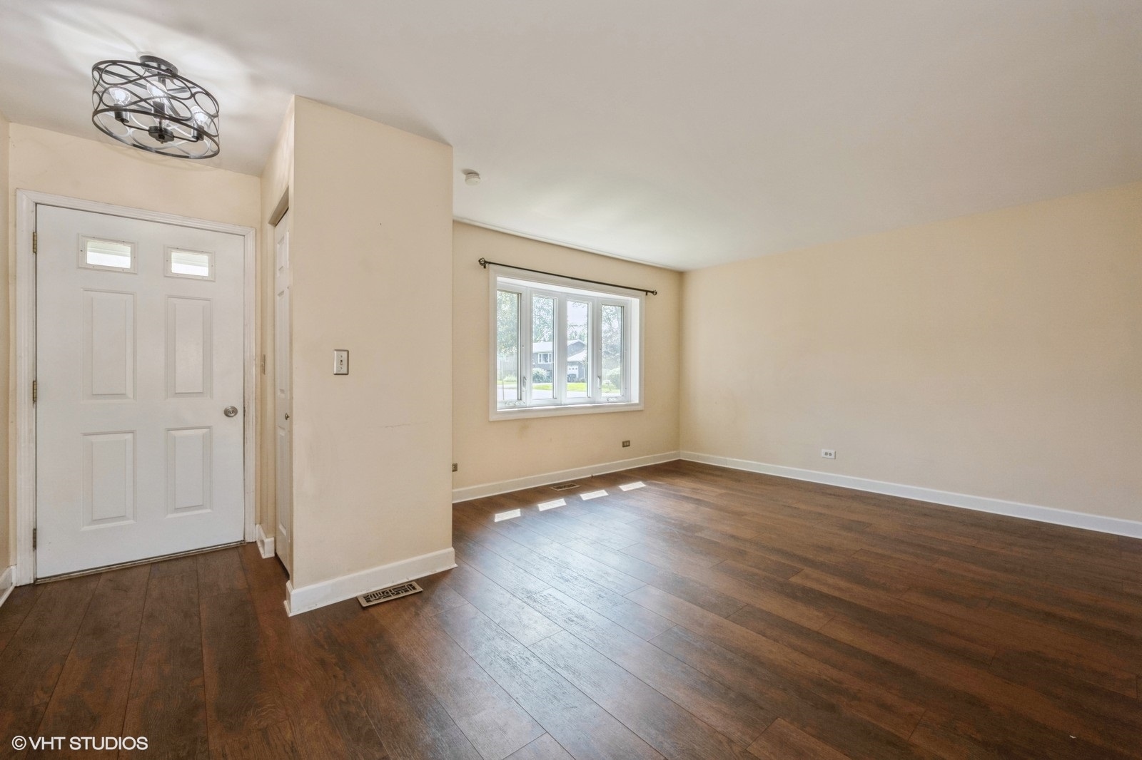 102 Mary Street, Oswego, IL 60543