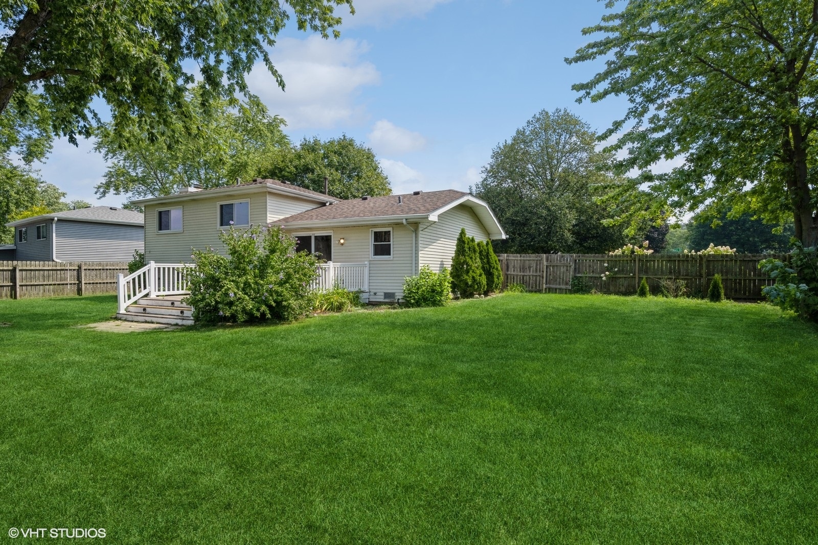 102 Mary Street, Oswego, IL 60543