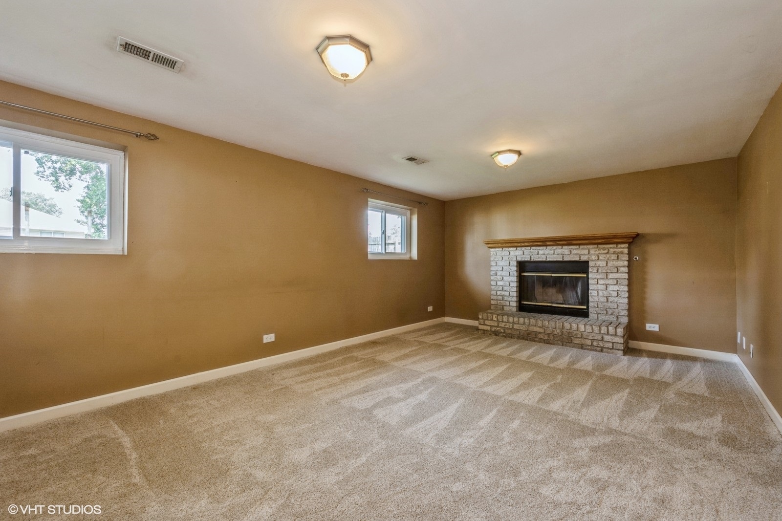 102 Mary Street, Oswego, IL 60543