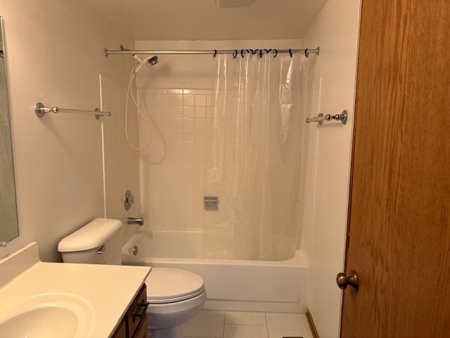 1811 Fox Run Drive #B, Elk Grove Village, IL 60007