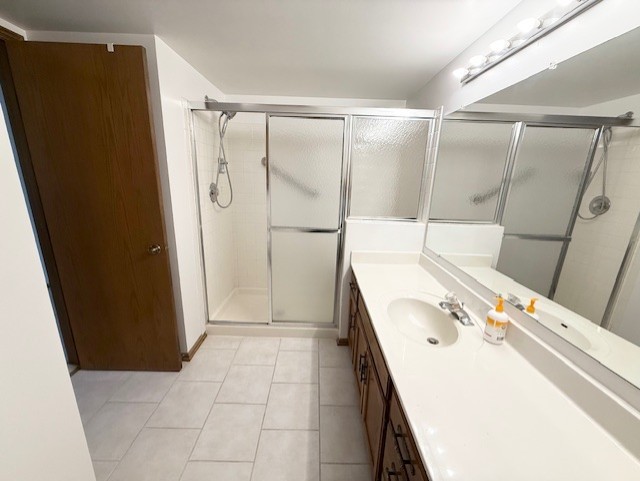 1811 Fox Run Drive #B, Elk Grove Village, IL 60007
