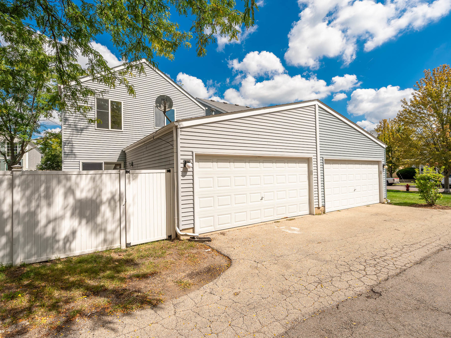 811 Serendipity Drive, Aurora, IL 60504