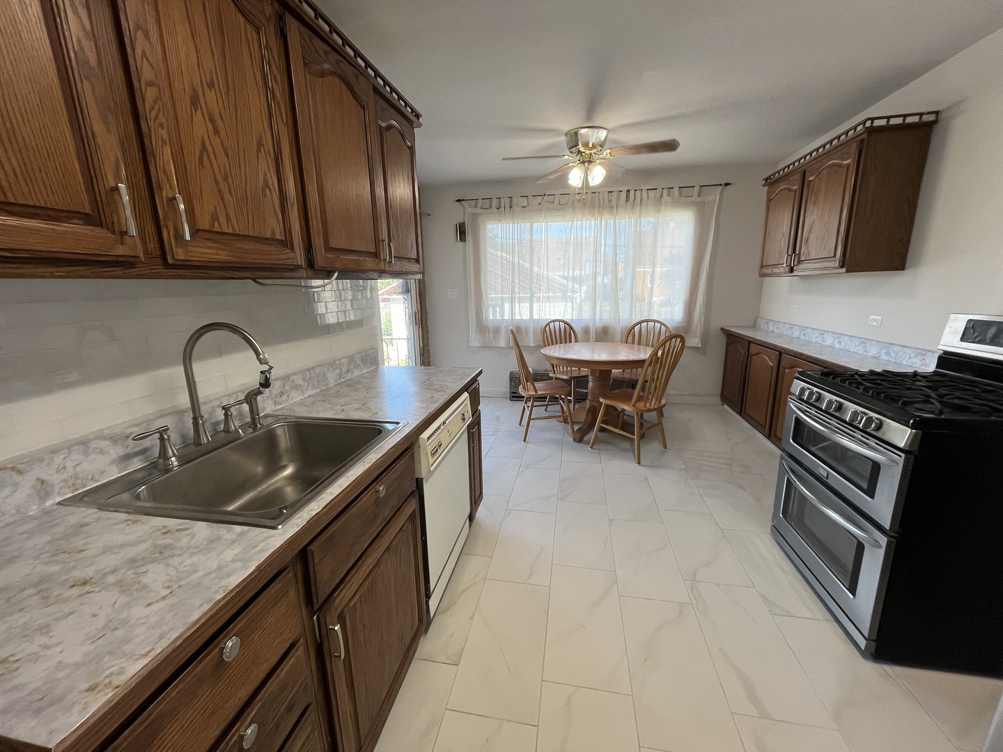 7910 W Wellington Avenue, Elmwood Park, IL 60707