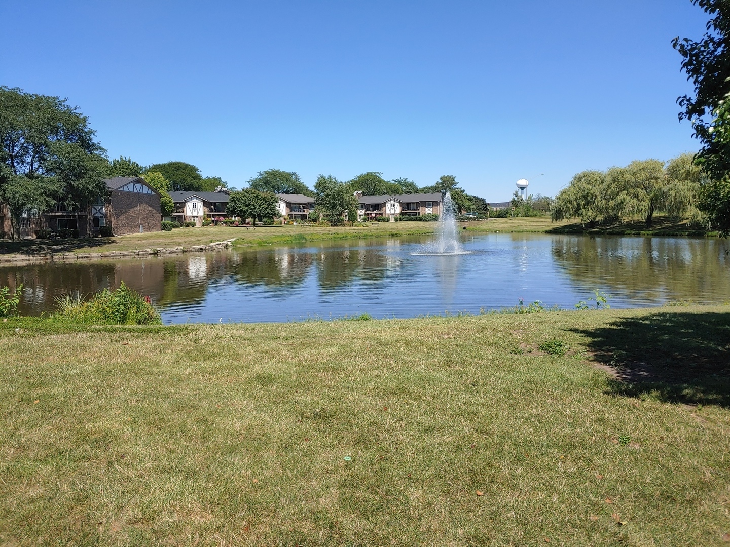 9s020 Lake Drive #10-206, Willowbrook, IL 60527