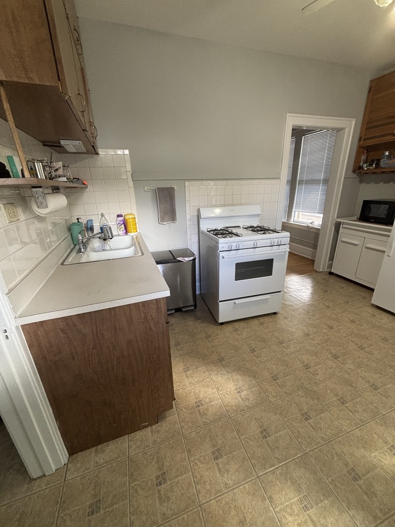 500 S Spring Road #1, Elmhurst, IL 60126