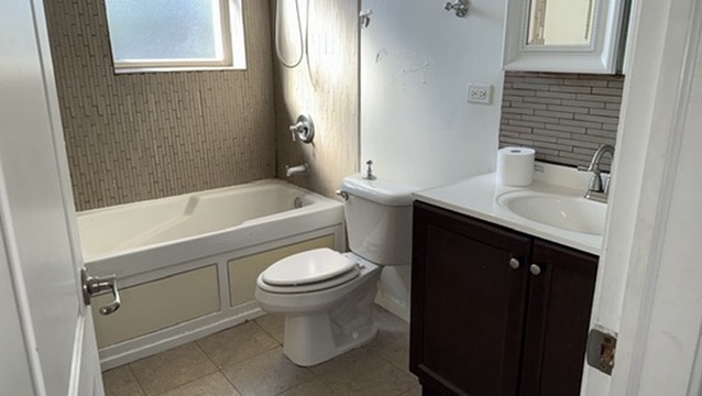 6752 S CLYDE Avenue #3, Chicago, IL 60649