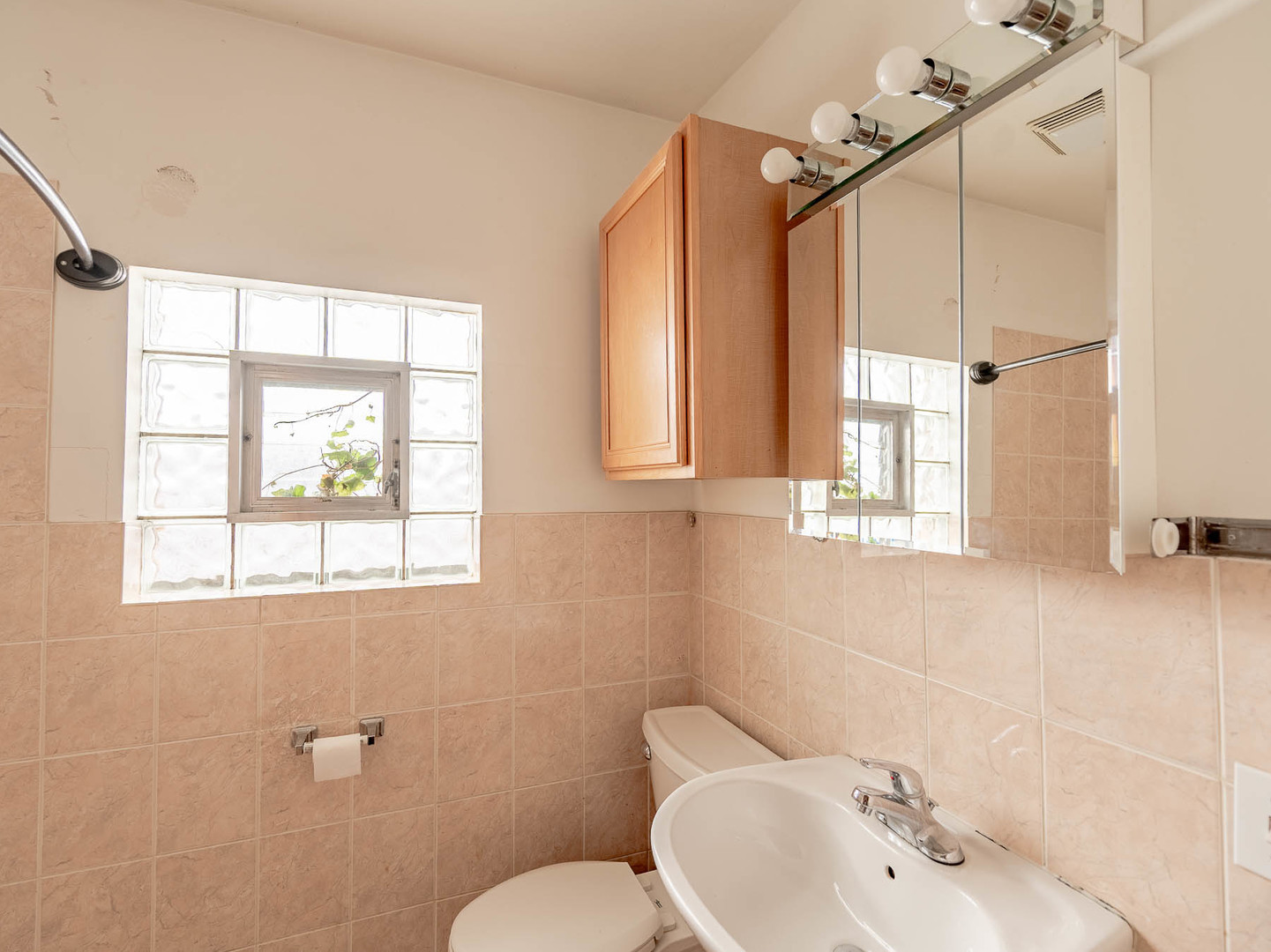 2435 N Monticello Avenue, Chicago, IL 60647